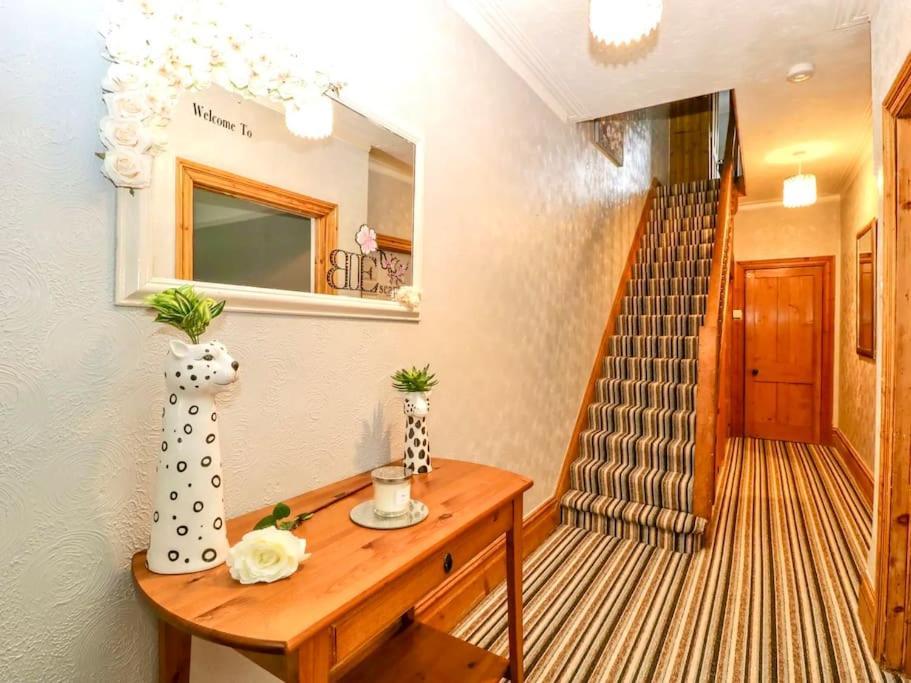 Homely 4 Bedroom Large House Inc Free Parking - Great Location - Fast Wifi - Smart Tv - Sleeps Up To 7! Close To Bournemouth & Poole Town Centre & Sandbanks Экстерьер фото
